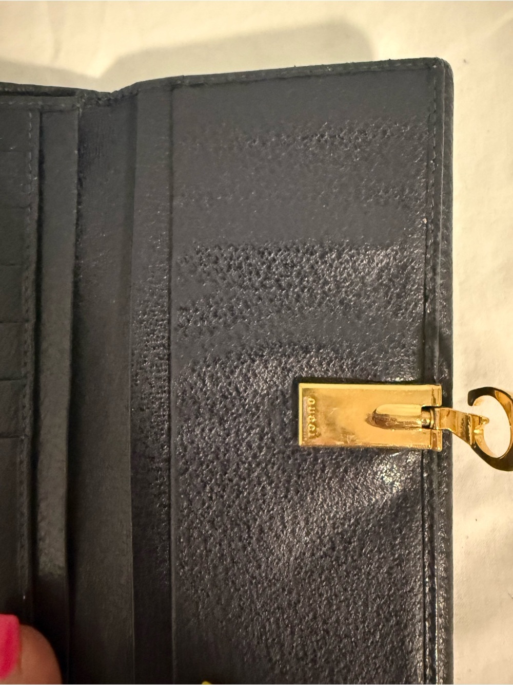 Gucci Vintage Navy Pebbled Leather Cardholder/Wallet with Gold tone Logo clasp!๐ฎ - Picture 7 of 16